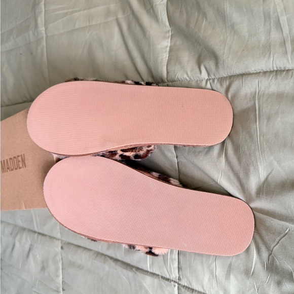 Steve Madden Faux Fur Slippers With Foam Insoles, NIB - Picture 6 of 6